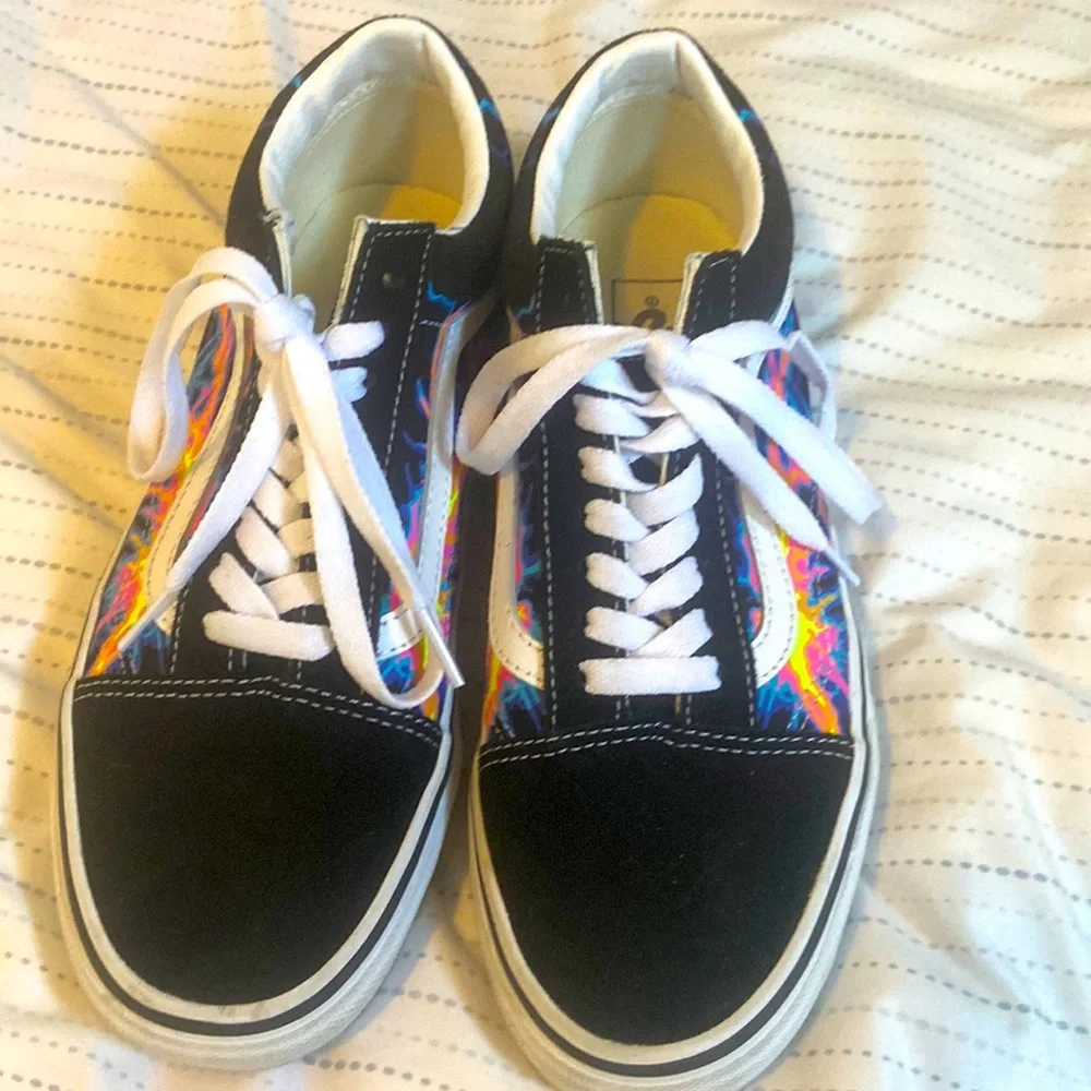 Lightning vans - Picture 1 of 3